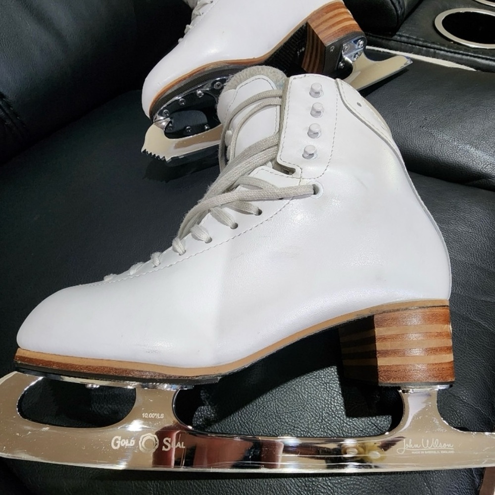 Jackson 5300 Skates with Gold Seal Blades 7.5
